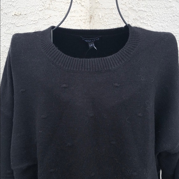 Kendall + Kylie Women’s Crew Neck Sweater - Picture 6 of 9